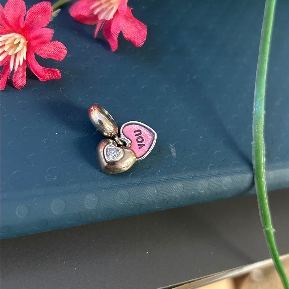 Pandora silver dangling heart charm - Picture 3 of 3